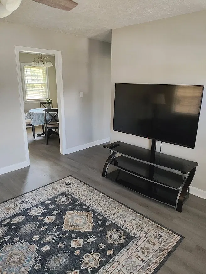 3 bed, 1025 sqft, $1,600 — Photo 4