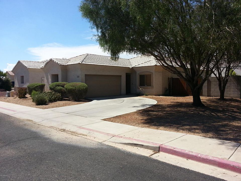 1st image of 2610 E Sunland Ave