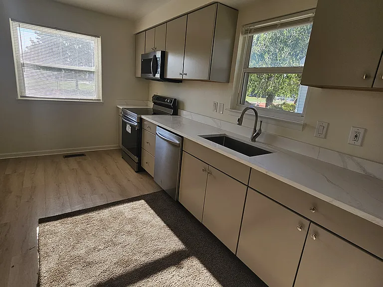 2161 Bacon Ave — Photo 16