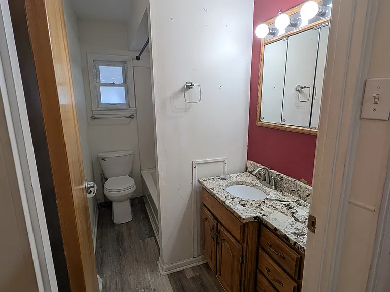 2nd floor: bathroom 1