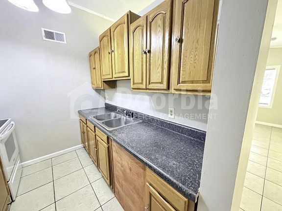 5th image of 3817 Peach Dr