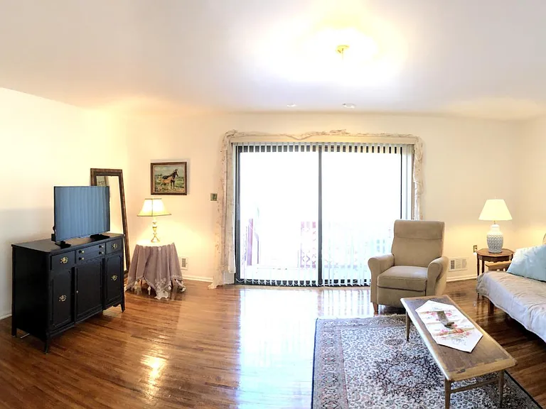 30 Phelps Ave — Photo 4