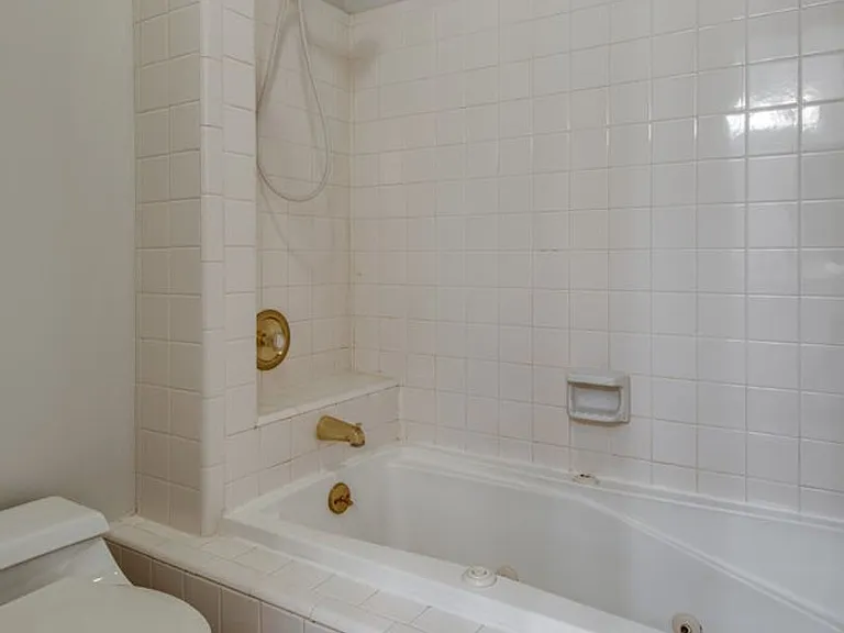 218 Boxmere Pl — Photo 12