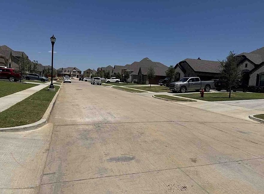Exterior Neighborhood (street photo)