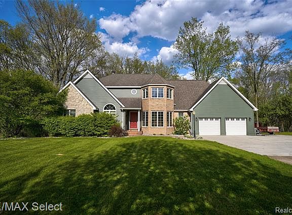 2nd image of 8460 Butternut Creek Dr