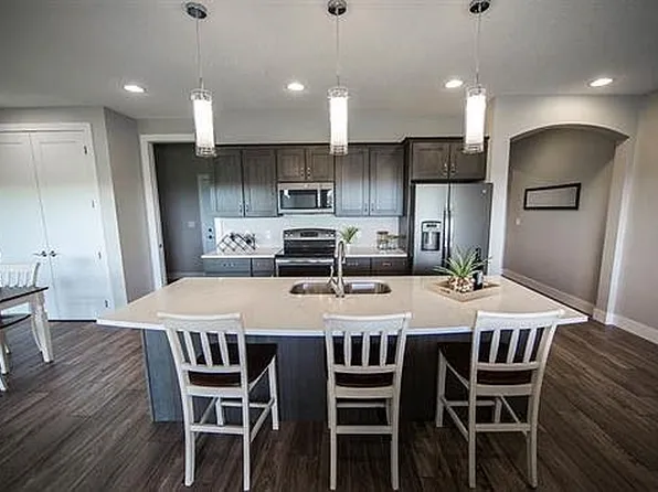 1206 1st St SE, Waverly, IA 50677