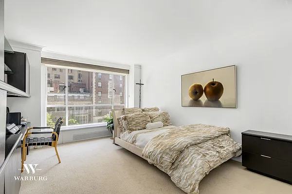 Sold by Warburg | media 6