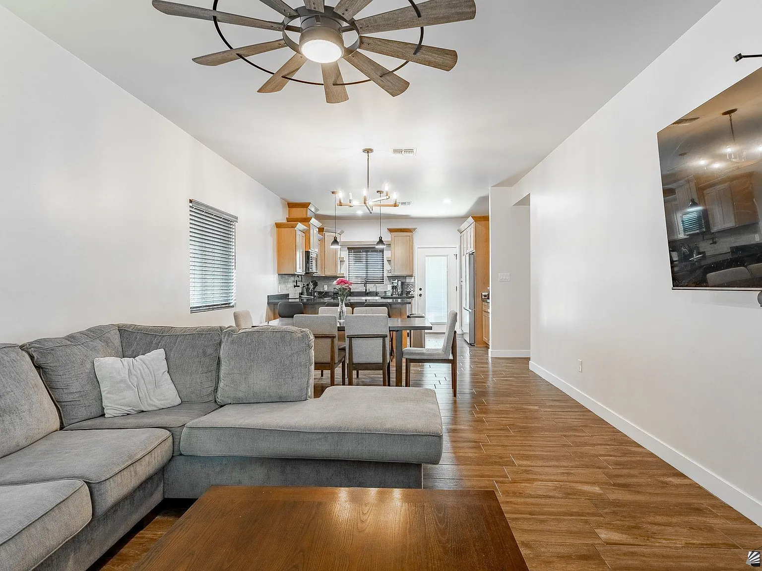 4 bed, 2.0 bath, 1462 sqft, $2,500 — Photo 2