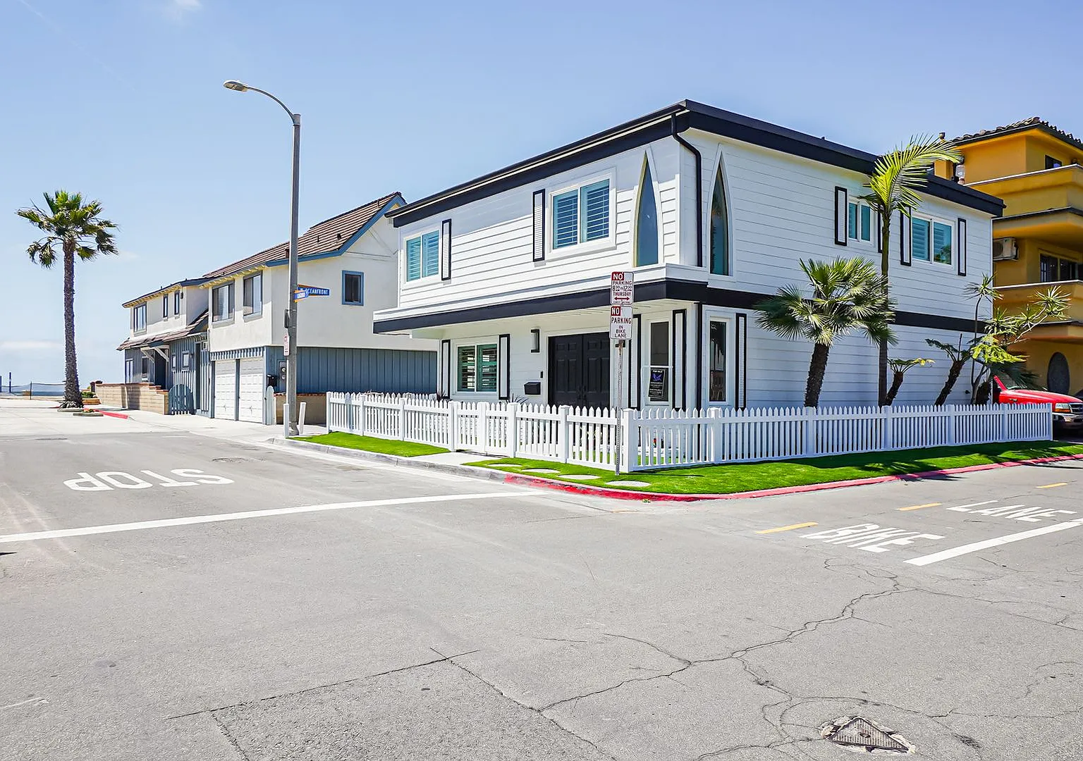 Completely Remodeled Beach House One Home from the Sand | Furnished | 30-Day Minimum Stay — Photo 2