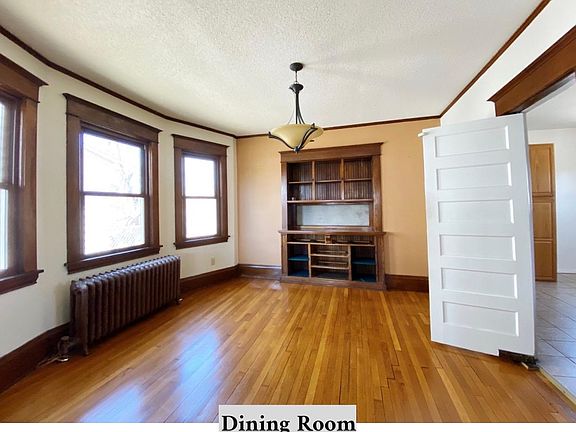 3rd image of 683 Saint Anthony Ave