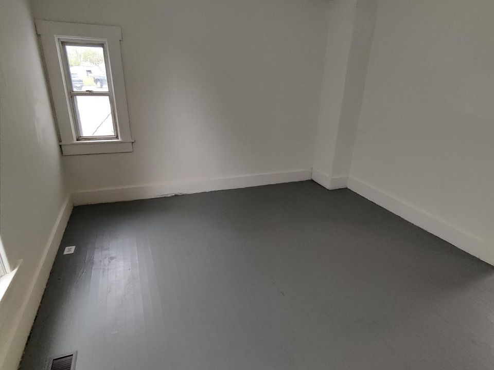 1st image of 1708 S Hoyt Ave