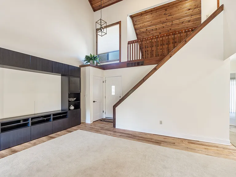 6372 Dummerston Ct — Photo 4
