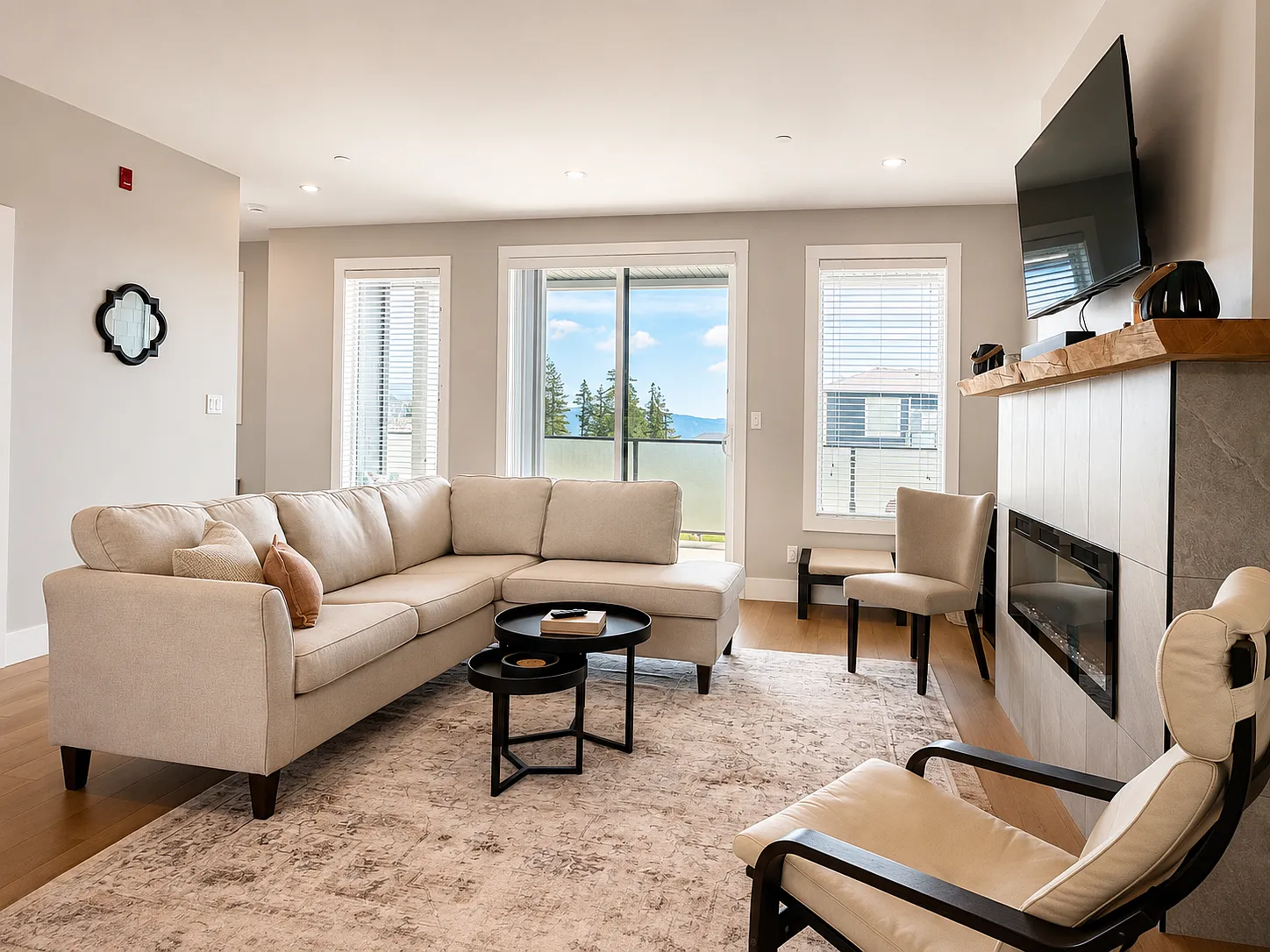 3 bed, 2.5 bath, 2400 sqft, $4,750 — Photo 4
