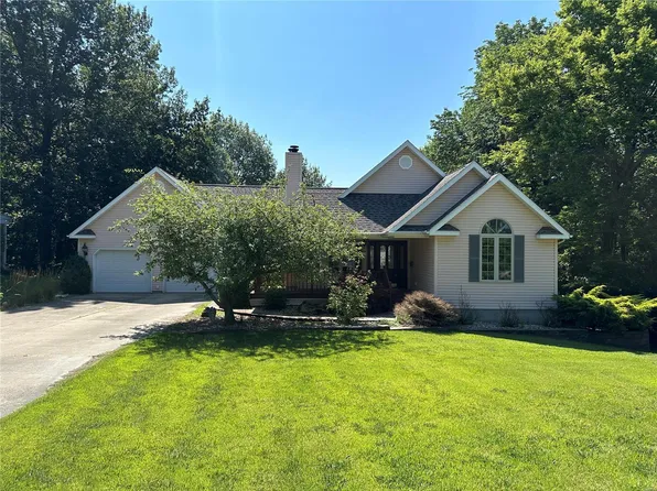 11 Timber Ln, Carlinville, IL 62626