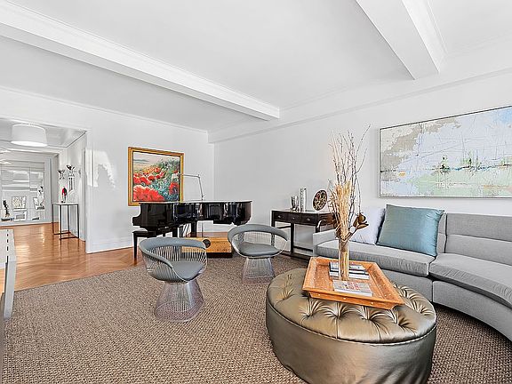 3rd image of 15 W 81st St #6H