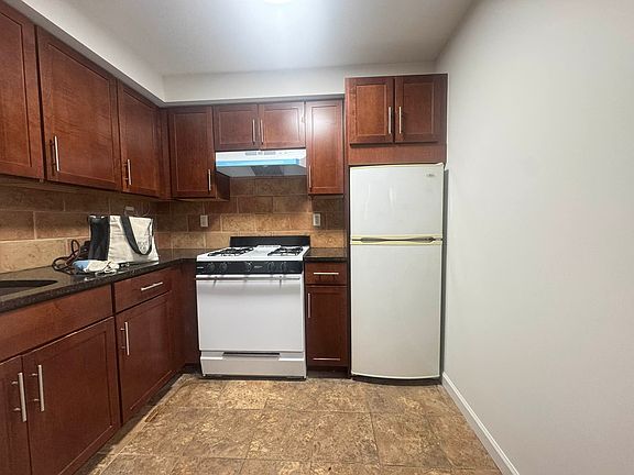 2nd image of 36-16 Astoria Blvd S #2D