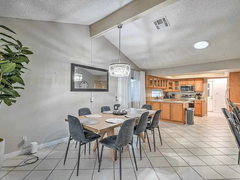 3445 Toquima Cir — Photo 32