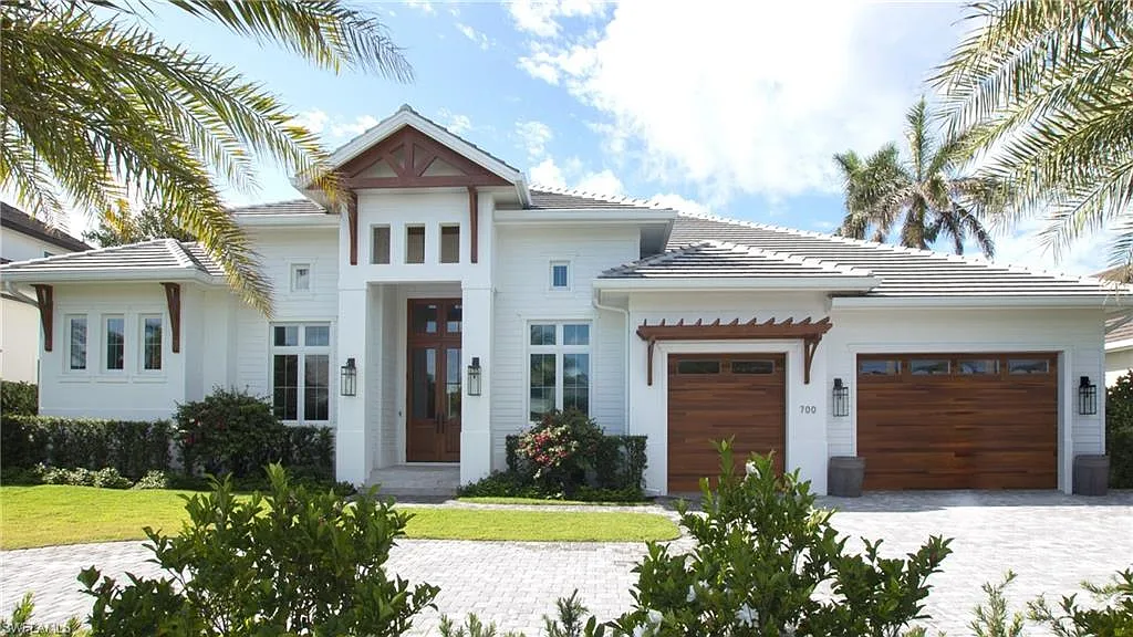 4 bed, 4.5 bath, 4000 sqft, $50,000 — Photo 4