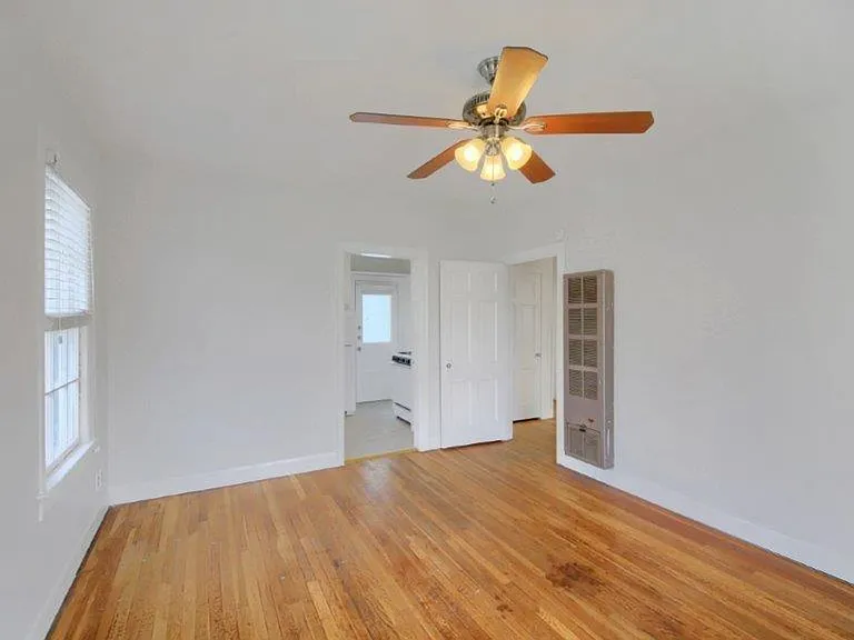3211 Tom Green St #A — Photo 12