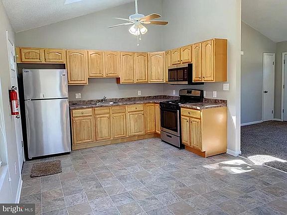 4th image of 434 Clarks Pond Rd