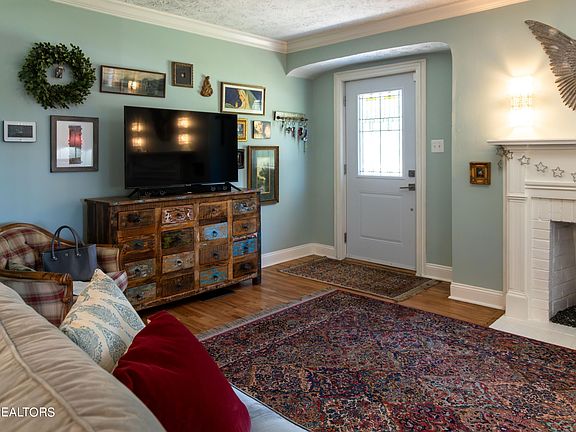 5th image of 1604 NE Charles Dr
