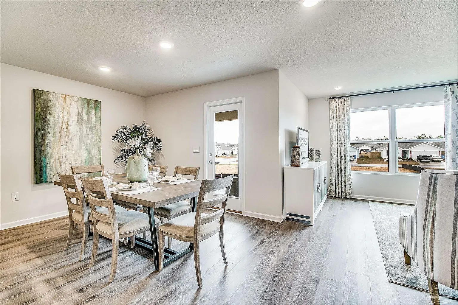4 bed, 1787 sqft, $2,350 — Photo 3