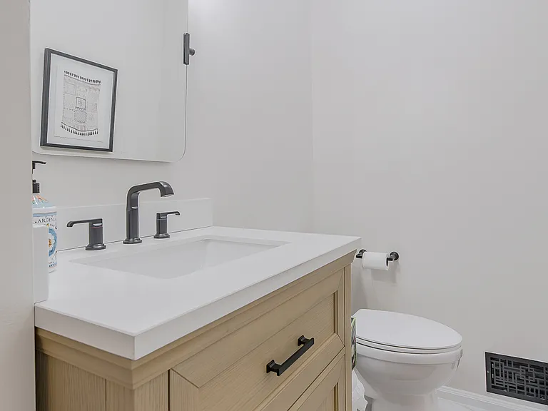 300 Stratford Ln #300 — Photo 10