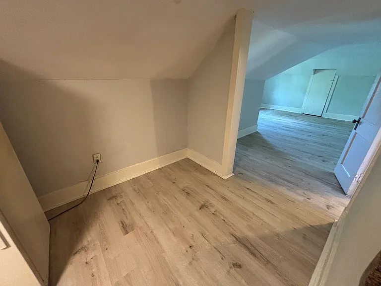 298 N Fairview Ave #B — Photo 11
