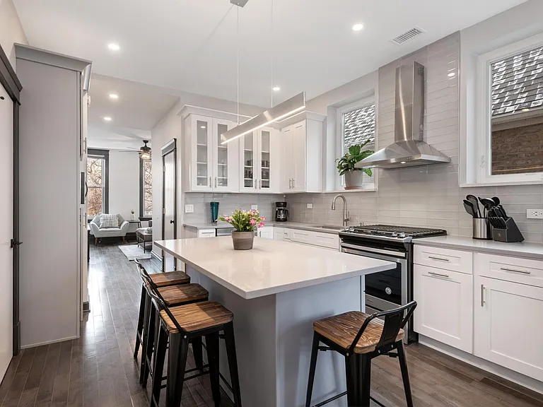 1836 N Paulina St #3 — Photo 4