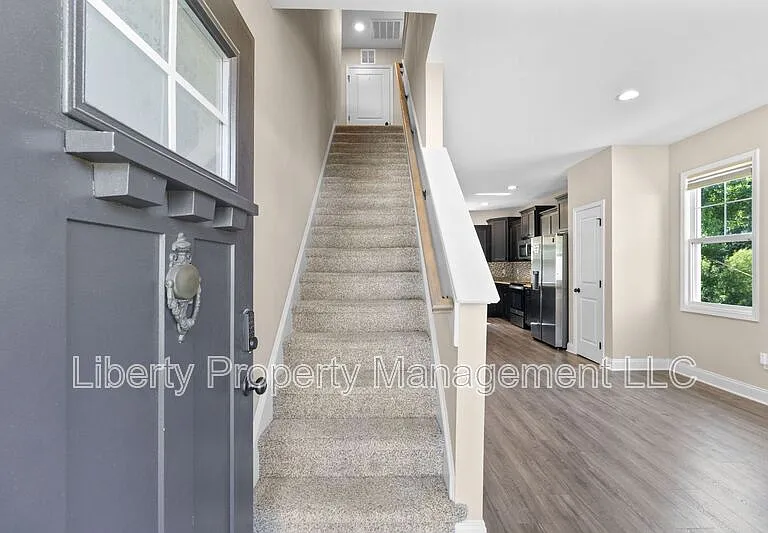 4199 Overhills Rd — Photo 2