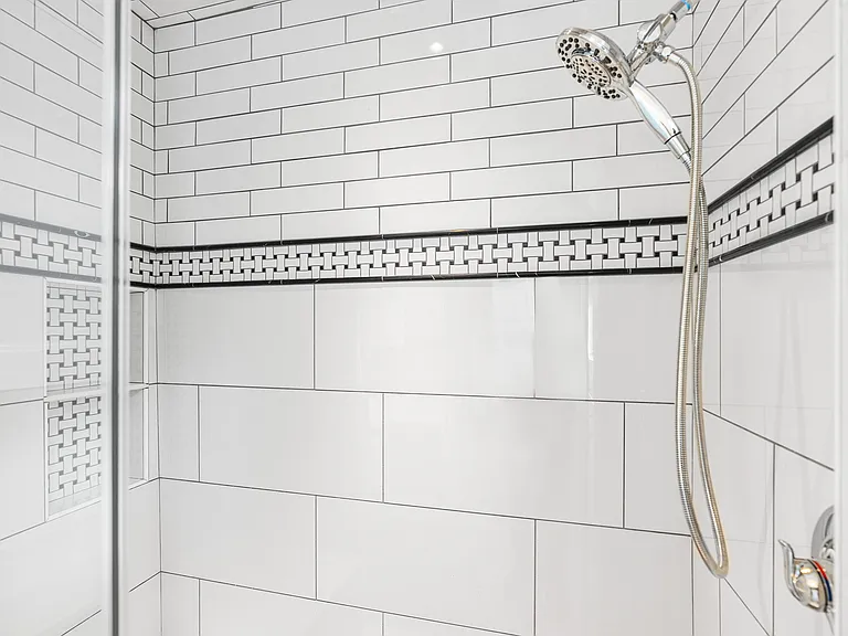 Second bath shower detail