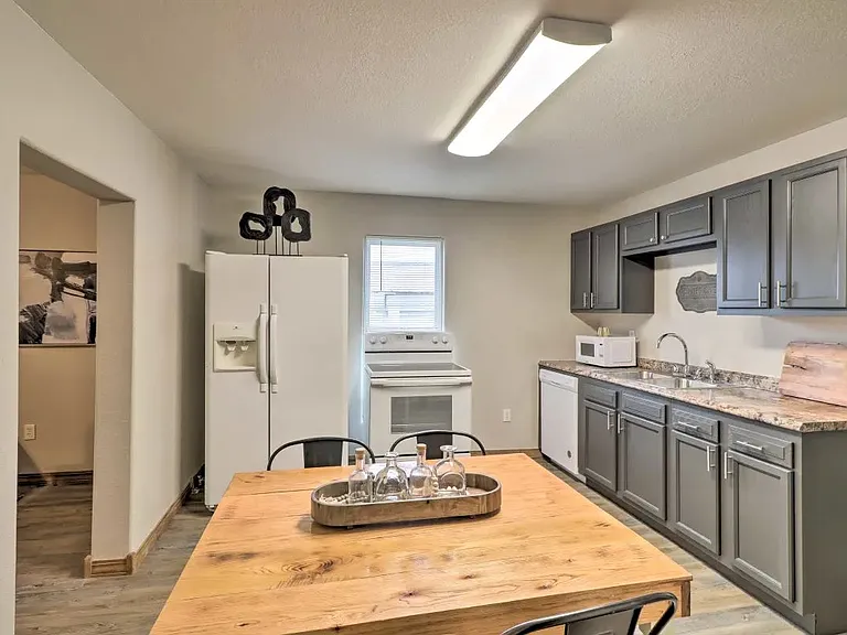 204 W Trish Knight St — Photo 7