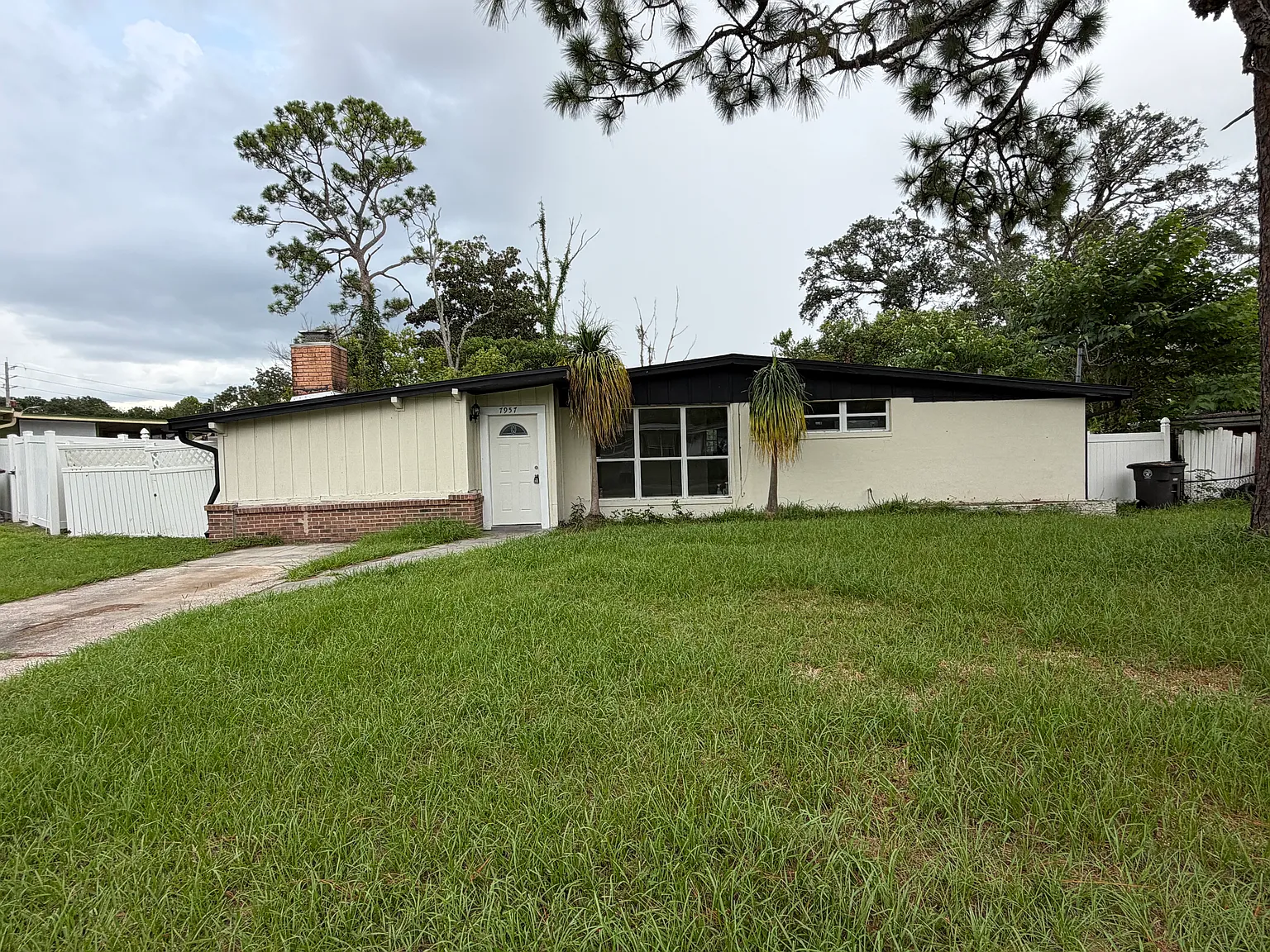 4 bed, 1216 sqft, $1,600 — Photo 1