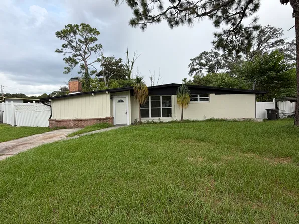 7957 Lorient Dr, Jacksonville, FL 32210