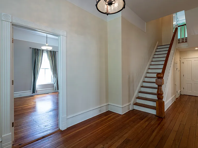 765 Woodland Ave SE — Photo 3