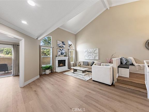 5th image of 555 Canyon Hill Rd