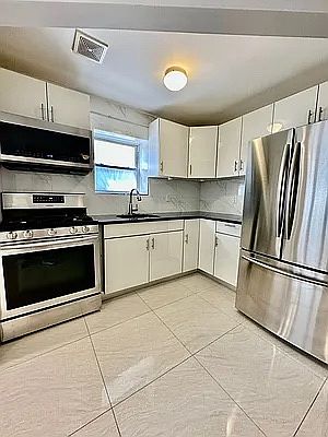 2nd image of 571 Putnam Ave #3