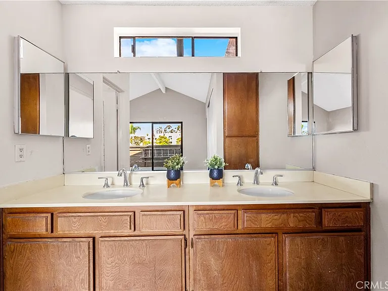 1407 Lakeside Ln — Photo 53
