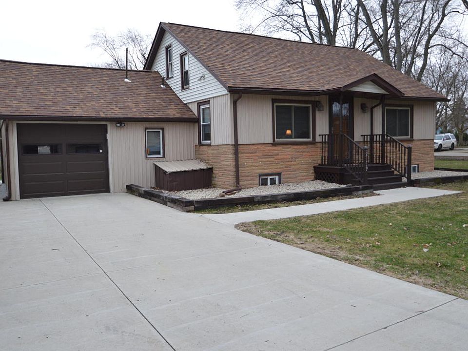 1st image of 24119 Carlisle Ave