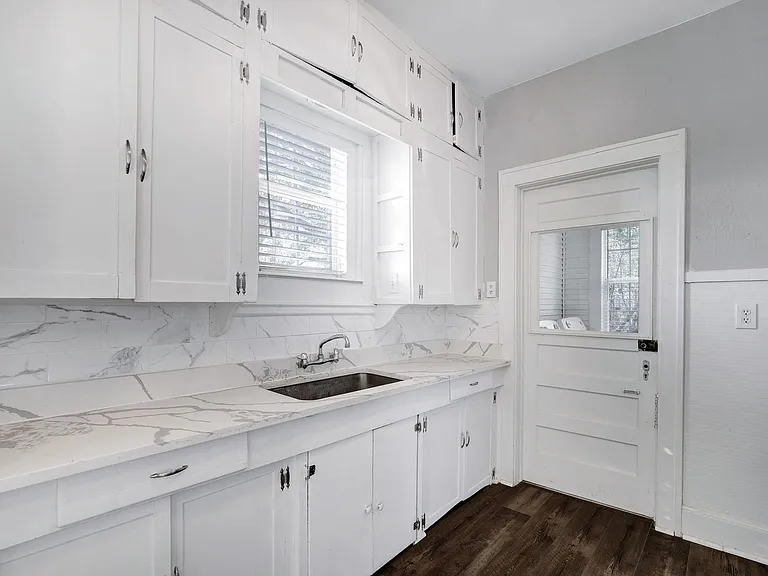 527 Fulton Ave — Photo 13
