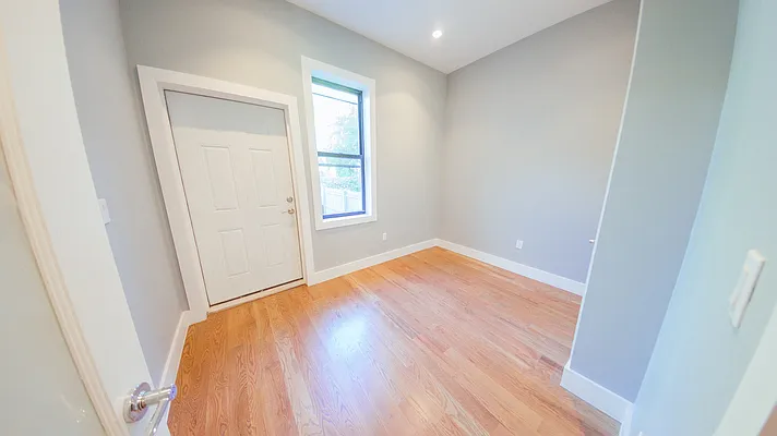 Rented by P Management | media 49