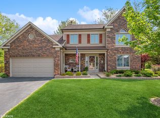 5 Chestnut Ct, Cary, IL 60013