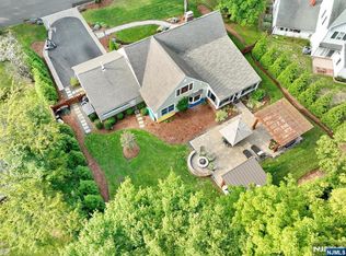 913 Roslyn Rd, Ridgewood, NJ 07450