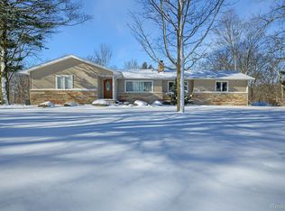5985 Curdy Rd, Howell, MI 48855