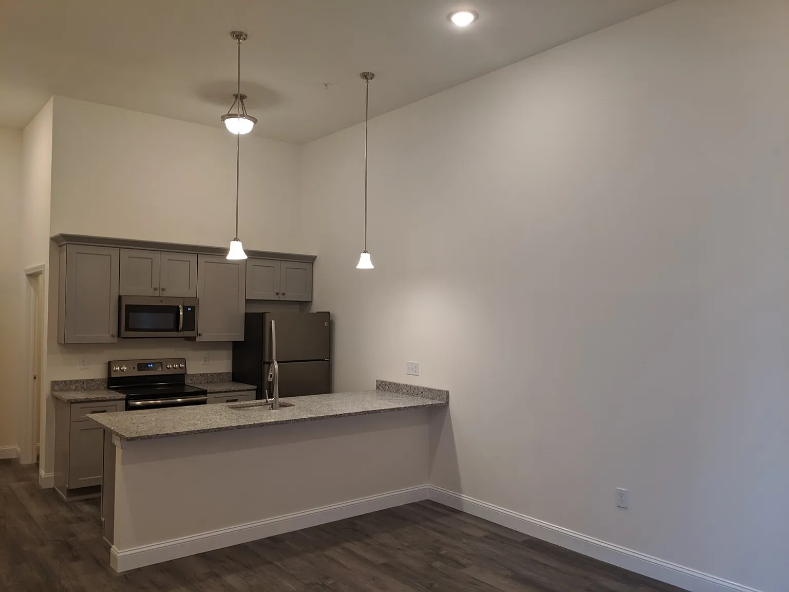 12 White Street — Photo 3