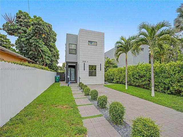 2320 SW 14th St