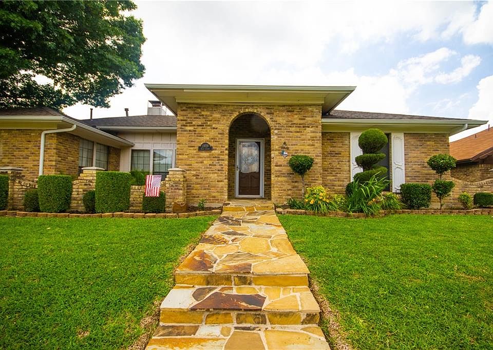 2nd image of 2409 Ellis Ct