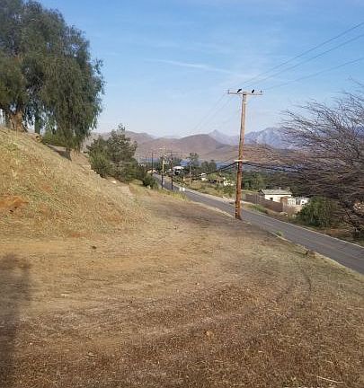 3rd image of 680 Evans Rd