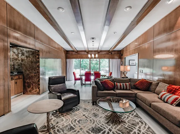 2215 S 86th St, Omaha, NE 68124