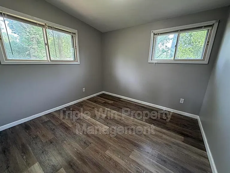 835 Bobbins Ln — Photo 25